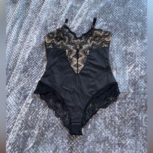 PINSY SHAPEWEAR (sculpted lace)